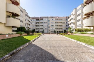 Rental Apartment 3 bedrooms Lumiar Lisboa - condominium, air conditioning, kitchen, balcony, store room, parking lot, playground - Photo 4