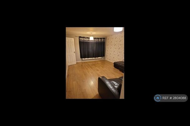 4 bedroom end of terrace house to rent - Photo 1