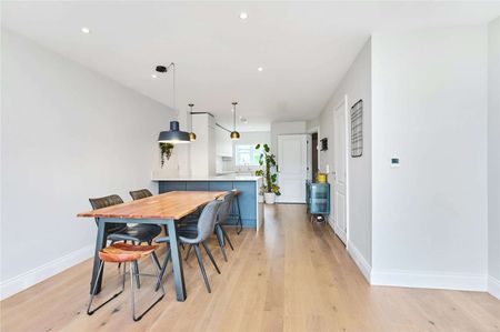 Bowling Green Mews, Wimbledon, London, SW20 8DJ - Photo 5