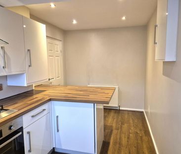 3 bedroom semi-detached house to rent - Photo 6