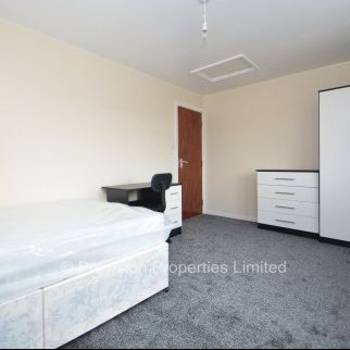 3 Bedroom Houses in Hyde Park - Photo 1