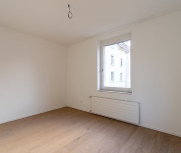 Grosszügige, renovierte 2.5 Zimmer-Wohnung mit Balkon - Photo 5