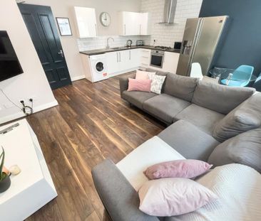 4 bedroom flat to rent - Photo 1