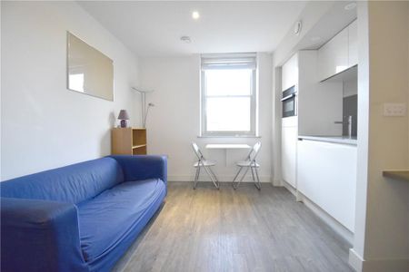 Studio to rent - Photo 2