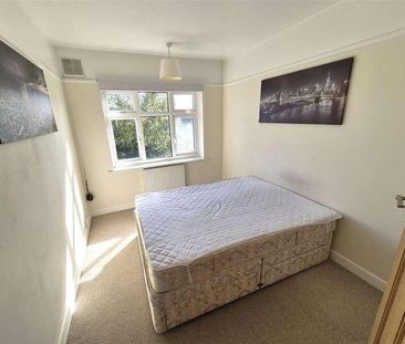 Glenair Avenue, Poole, BH14 - Photo 2