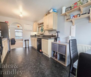 1 bedroom in a house share to rent - Photo 3