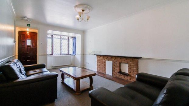 5 bedroom detached house to rent - Photo 1