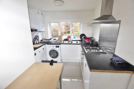 1 bedroom in a house share to rent - Photo 3