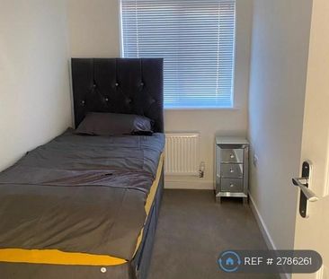 3 bedroom semi-detached house to rent - Photo 4