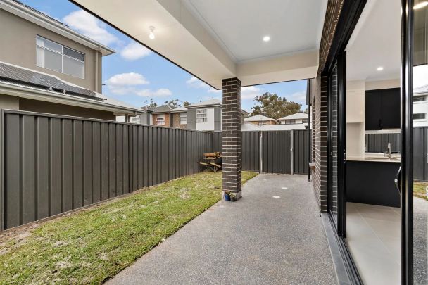 Bright, Modern & Perfectly Located Three Bedroom Home! - Photo 1
