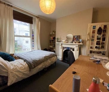 6 bedroom terraced house to rent - Photo 2