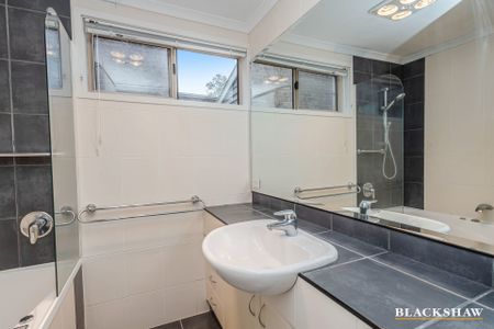 39 Barnet Close, Phillip ACT 2606 - House For Rent | Domain - Photo 2