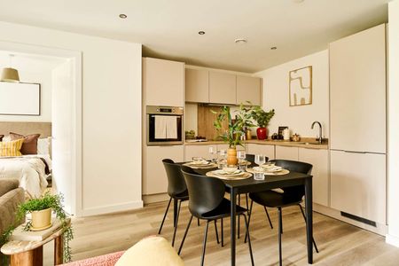 OCTOBER MOVE-INS | RECENTLY REFURBISHED | 1 BED APARTMENT | PARKING AVAILABLE | PRIME LOCATION | 24-HOUR CONCIERGE | RESIDENTS GYM - Photo 2