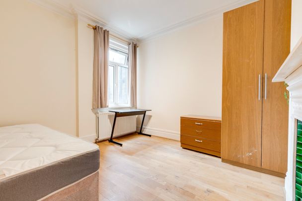 Room in a Shared Flat, Durnsford Road, SW19 - Photo 1