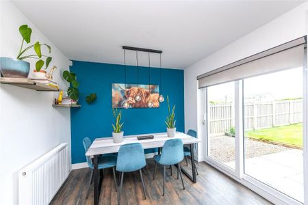 4 bedroom detached house to rent - Photo 3