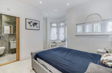 3 bedroom flat to rent - Photo 3