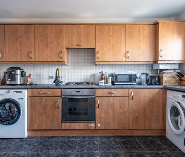 3 bedroom semi-detached house to rent - Photo 6