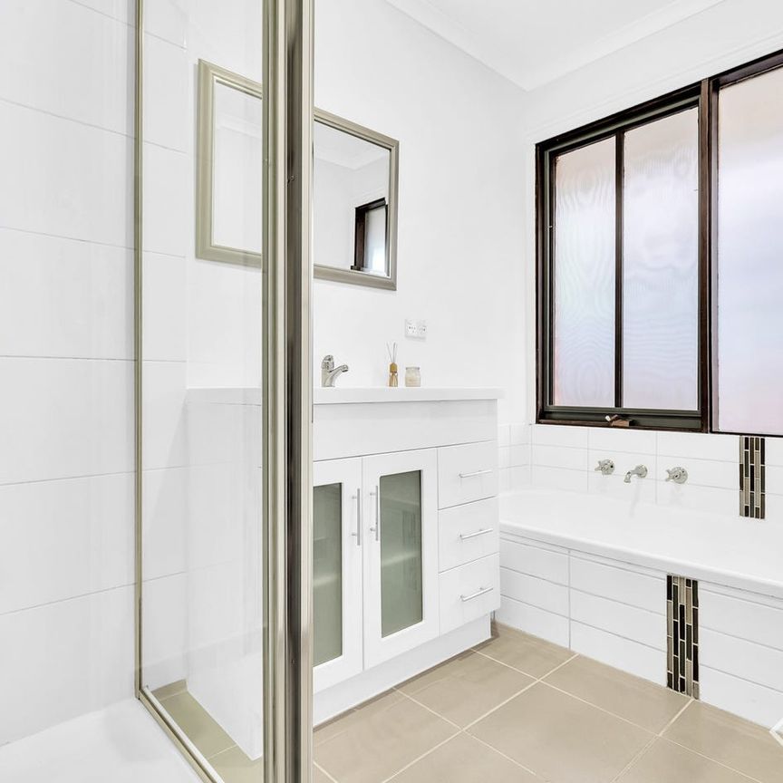 Comfortable Family Home in a Convenient Werribee Location. - Photo 1