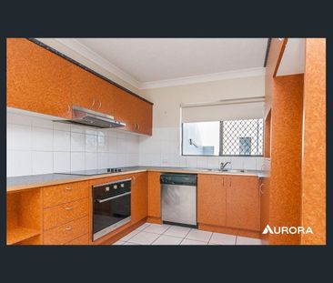 Stylish 2 Bedroom Apartment in Prime Clayfield Location - Photo 5