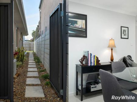 “Immaculate family home with a modern blend + Solar!” - Photo 2