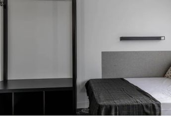 Calle Periodista Azzati, Valencia, Valencian Community 46002