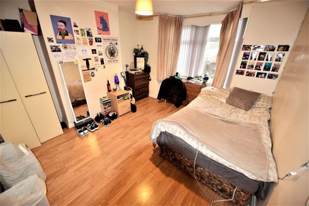 3 bedroom House in Brudenell Road, Leeds - Photo 1
