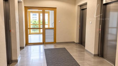 PRENÁJOM | Zariadená garzónka s balkónom, 40 m² | Petržalka – Fotografia 3