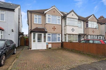 3 bedroom semi-detached house to rent - Photo 3