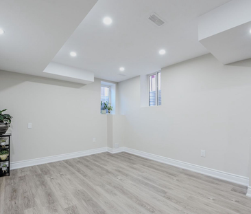 For Lease - 122 Bonnie Braes Drive, Brampton, Ontario - Photo 5