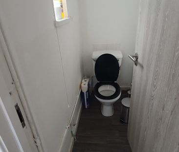 6 Minister Street, Cathays, Cardiff, CF24 4HR - Photo 2