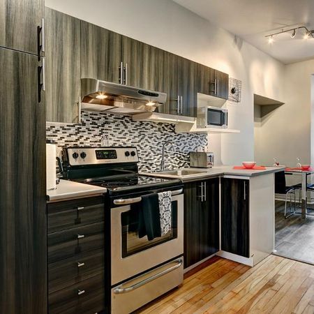 1er AVRIL - 3 1/2 en plien ♥ du Vieux-Québec - Photo 3