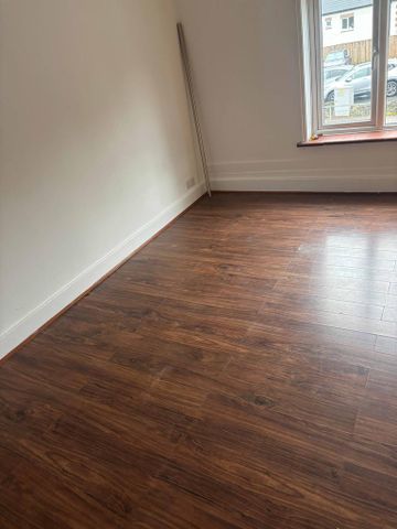 3 bedroom flat to rent - Photo 3