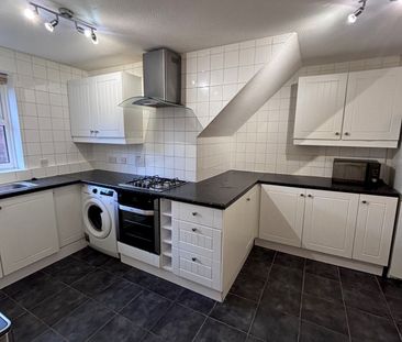 2 bedroom maisonette to rent - Photo 2