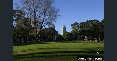 Charming single-level home with rear lane access to parking - Photo 5