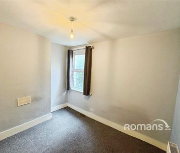 3 bedroom flat to rent - Photo 3