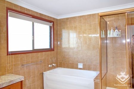 Furnished 4 bedrooms walking to school and shopping centre - Photo 5