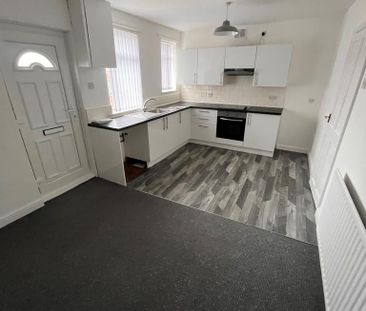 2 bedroom end of terrace house to rent - Photo 1