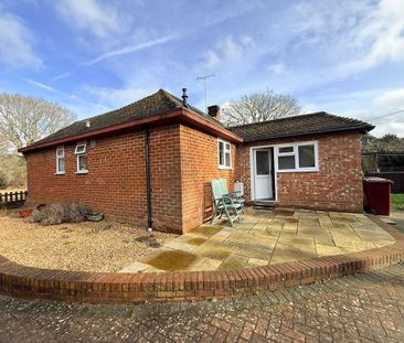 3 bedroom semi-detached bungalow to rent - Photo 1