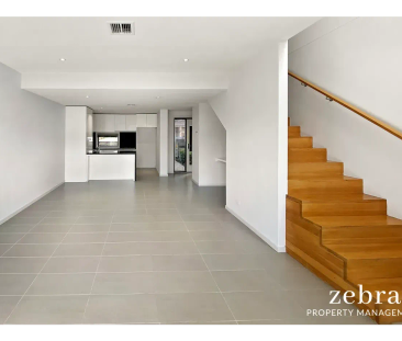 Stunning townhouse - Photo 1