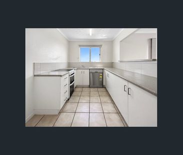 Modern & Low-Maintenance Unit in Secure Rosslea Complex - Photo 3