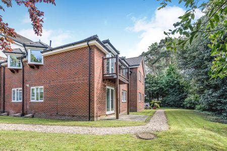 2 bedroom flat to rent - Photo 2