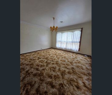 WELL MAINTAINED FAMILY HOME - Photo 2