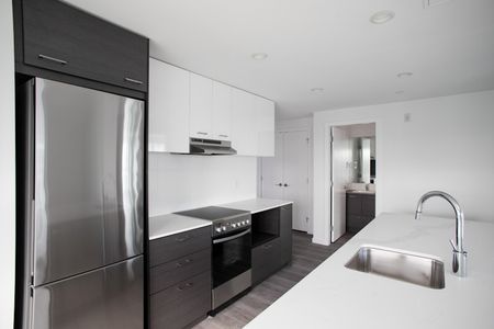 537 Foster Avenue, Coquitlam - Photo 2