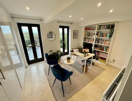 3 Bedroom Terraced To Let - Photo 2