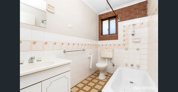 Well-Priced 2 Bedroom Unit Offering Easy Living - Photo 1