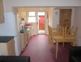 5 Bed Student House in Belfast-Botanic - Photo 1