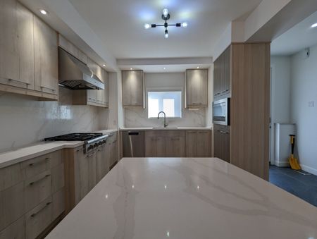 For Lease - 46 Valley Road, Whitchurch-Stouffville, Ontario - Photo 4