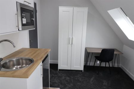 1 bedroom in a house share to rent - Photo 3