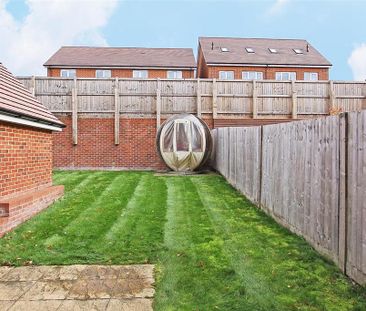 4 bedroom semi-detached house to rent - Photo 3