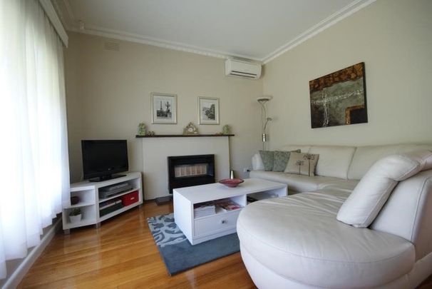 Family Living in Burwood - Photo 1